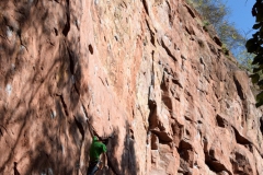 steph dans un 8A du Krontal